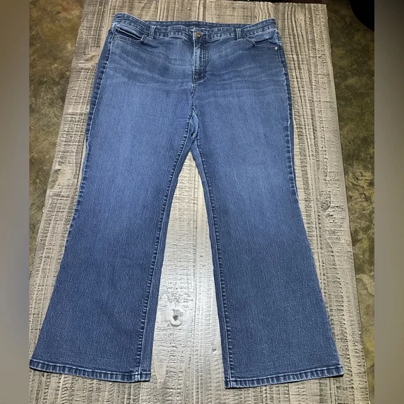 Jennifer Lopez Classic Blue Women's Jeans - Picture 1 of 13